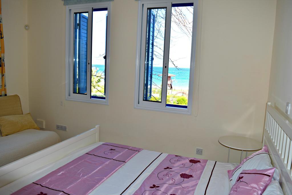 Latchi Beach Front Villa - Private Heated Pool - Amazing Uninterrupted Sea Views Polis Luaran gambar