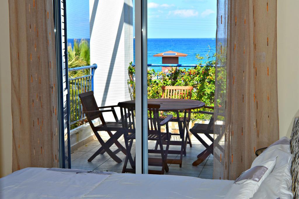 Latchi Beach Front Villa - Private Heated Pool - Amazing Uninterrupted Sea Views Polis Luaran gambar