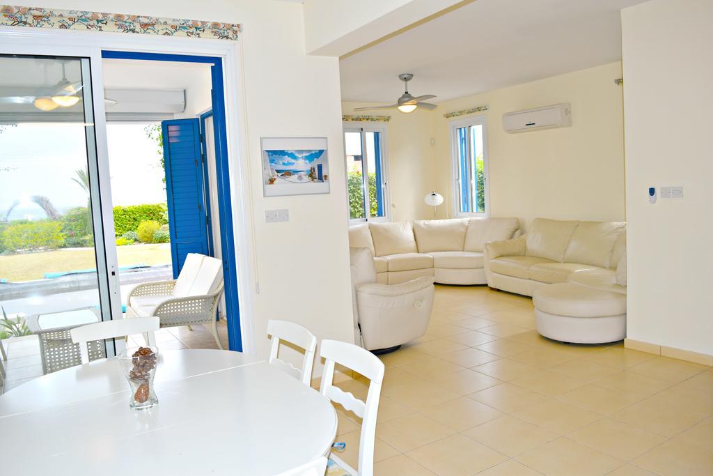 Latchi Beach Front Villa - Private Heated Pool - Amazing Uninterrupted Sea Views Polis Luaran gambar