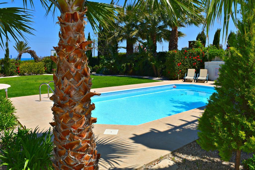 Latchi Beach Front Villa - Private Heated Pool - Amazing Uninterrupted Sea Views Polis Luaran gambar